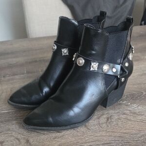 Forever 21 Black Western Style Ankle Boots Booties with Silver Accents 5.5